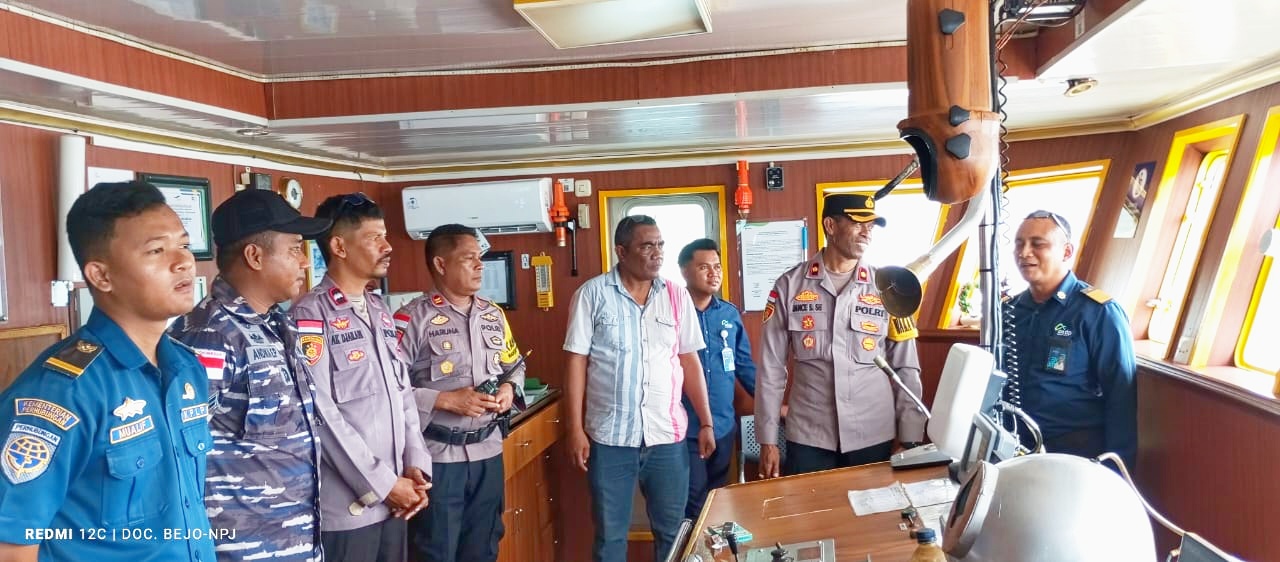 Satgas Saber Pungli Mudik Nataru Nagekeo Monitoring Harga Tiket di Pelabuhan Penyeberangan Marapokot