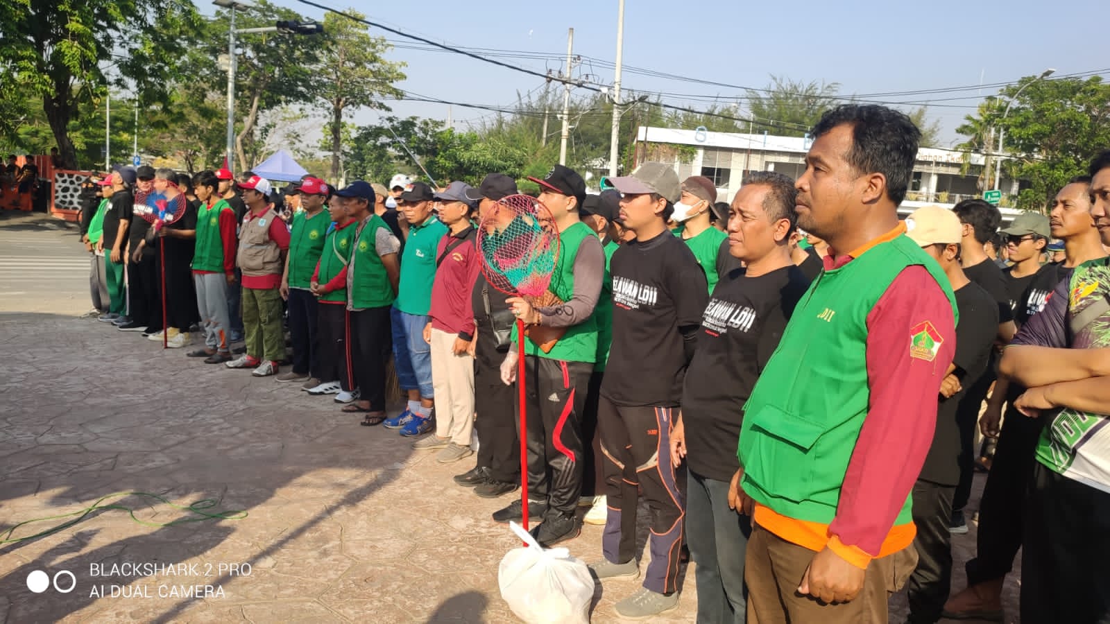 DPD LDII Kota Surabaya Gotong Royong Bersihkan Pantai Kenjeran