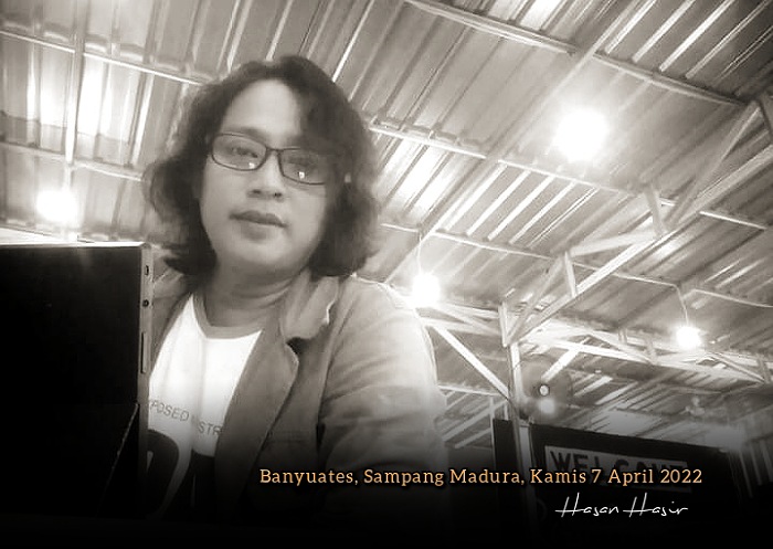 Dua Pisang, Uang, dan Topeng 4