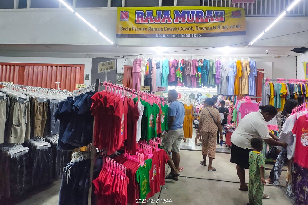 Toko Pakaian “RAJA MURAH” Harga Bersahabat-Koleksi Lengkap, Jl. Gajah Mada-Maumere