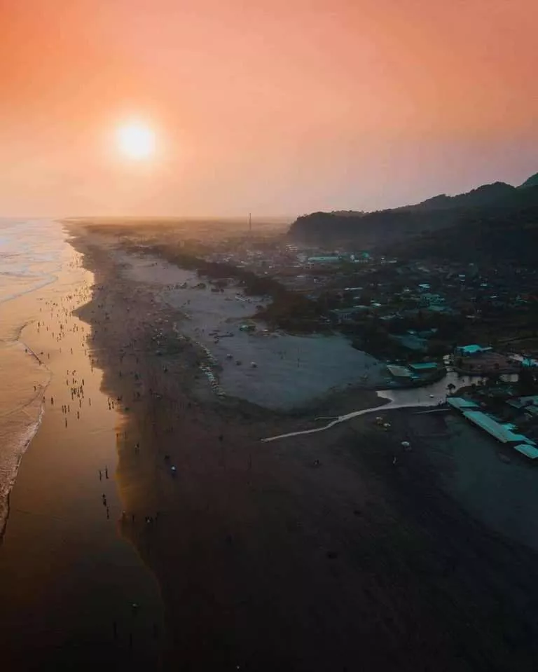 Sunset di Pantai parangtritis Image From @caionugroz 768x959 2